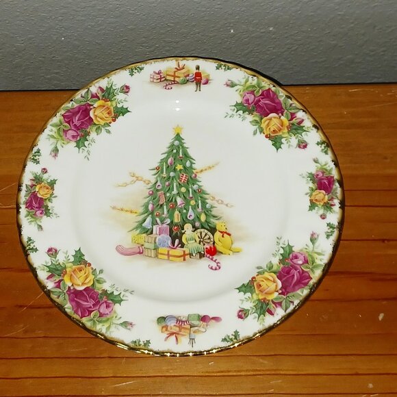Vintage Royal Albert Christmas Magic Place Setting Tea Cup Saucer Plates 1990 - Picture 2 of 6
